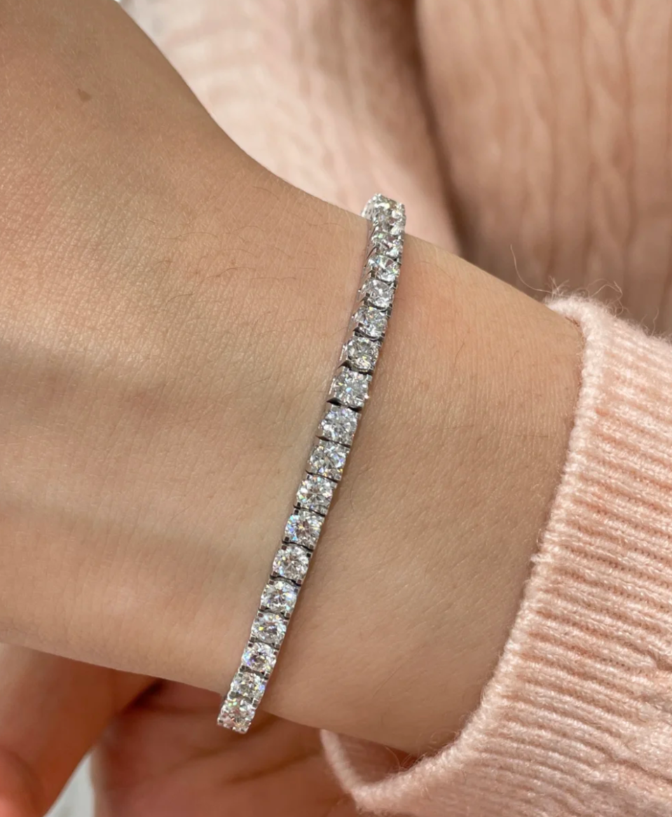 [Liorra]  CLASSIC BASEBALL BRACELAT, 52 DIAMOND