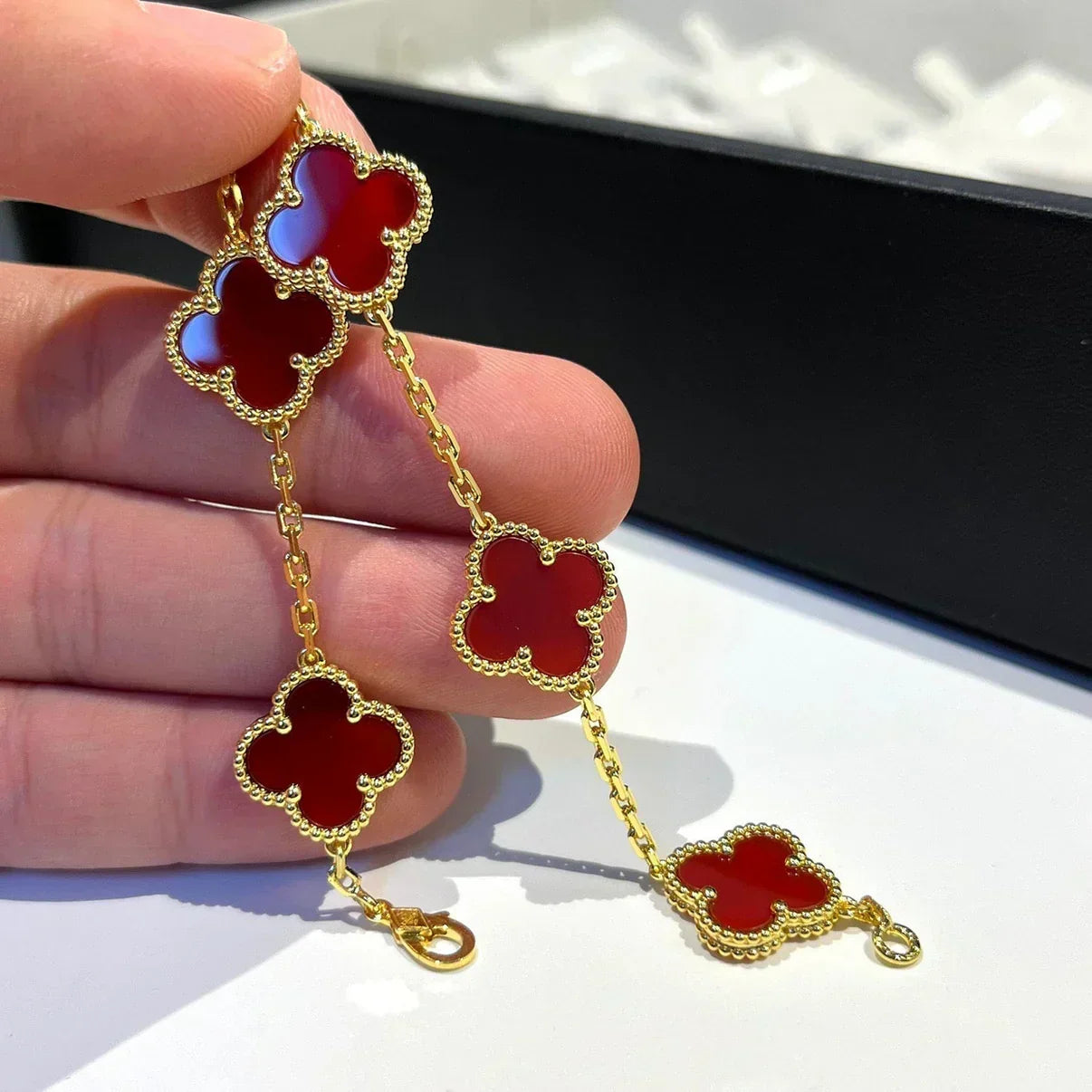 [Liorra] CLOVER 5 MOTIF RED CORNELIAN BRACELET COLLECTION