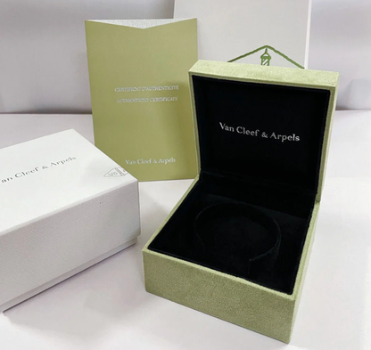 [Liorra]CLOVER 15MM LASER NECKLACE AND BOX