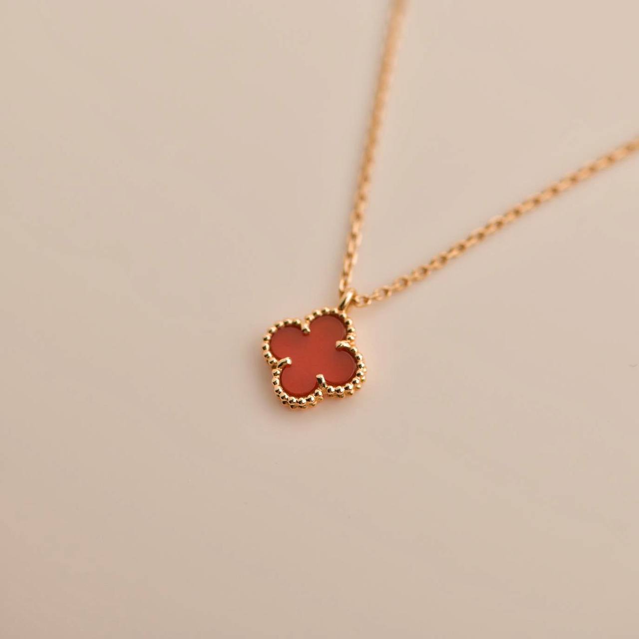 [Liorra]CLOVER MINI 9.5MM WHITE CARNELIANS NECKLACE