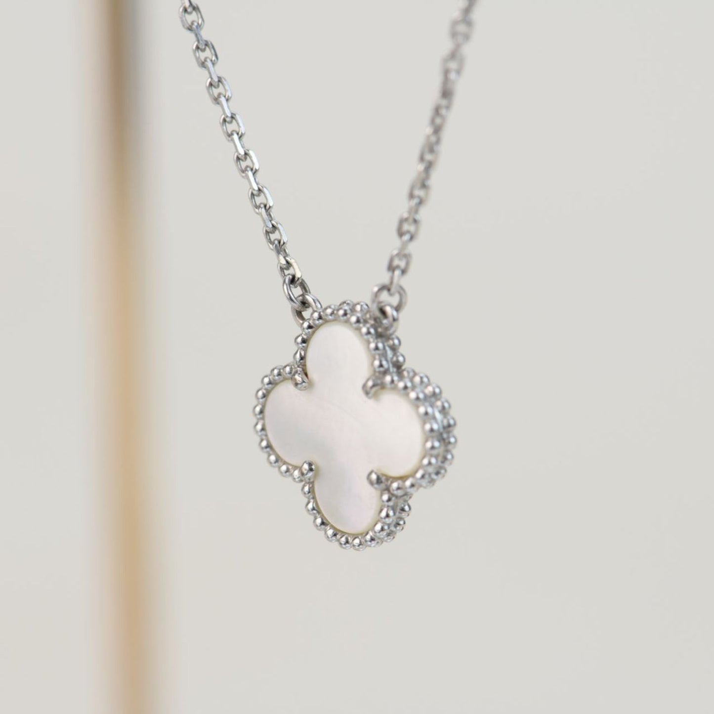 [Liorra]CLOVER  15MM WHITE MOTHER-OF-PEARL SILVER