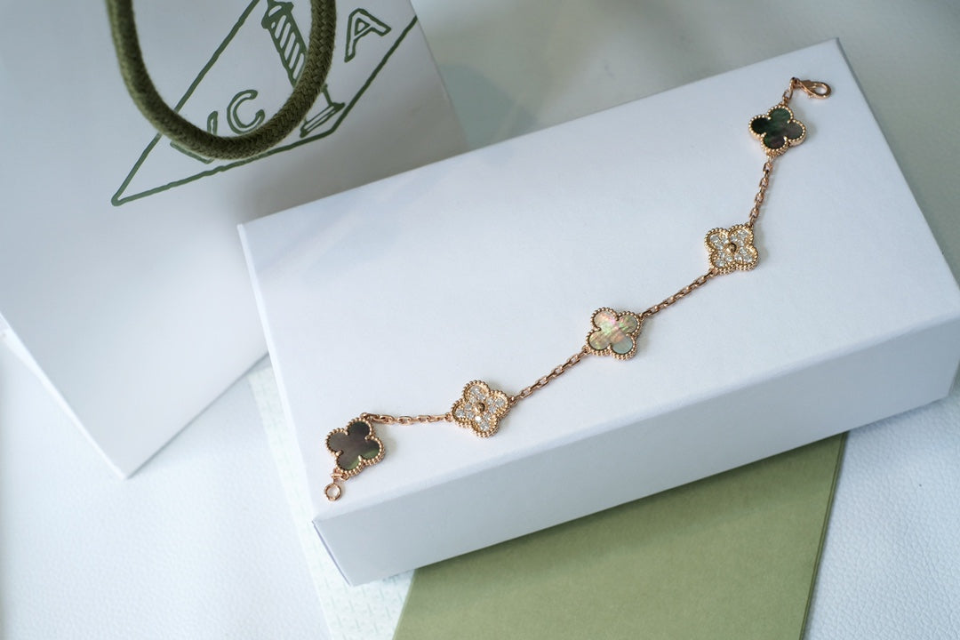 [Liorra] CLOVER 5 MOTIF GRAY MOP BRACELET COLLECTION