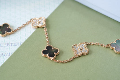[Liorra] CLOVER 5 MOTIF GRAY MOP BRACELET COLLECTION