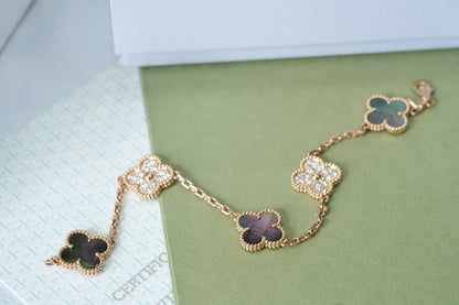 [Liorra] CLOVER 5 MOTIF GRAY MOP BRACELET COLLECTION