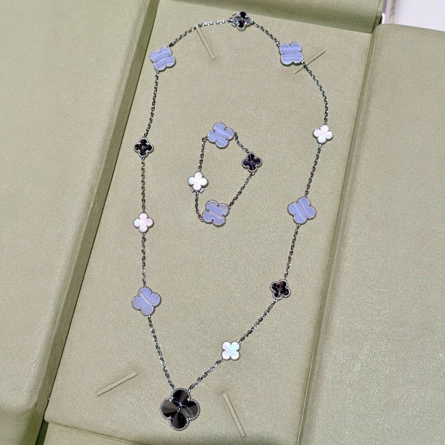 [Liorra]DETACHABLE CLOVER 15(11+4) FLOWER SILVER NECKLACE SET