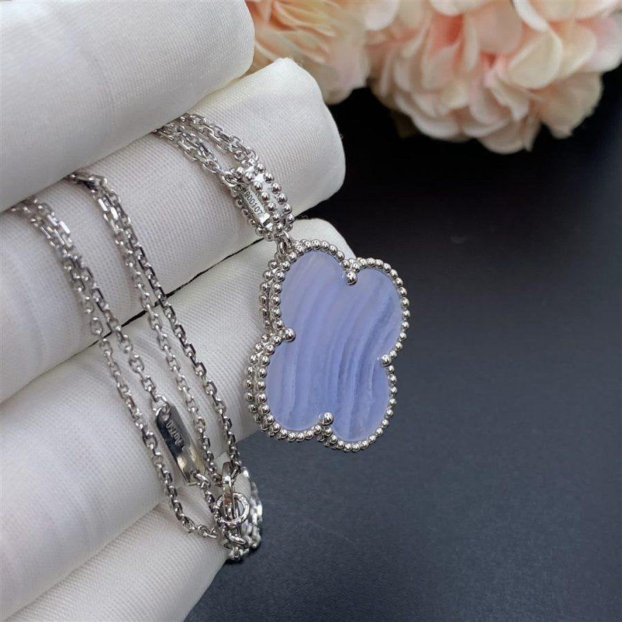 [Liorra]CLOVER SILVER CHALCEDONY BIG CLOVER NECKLACE