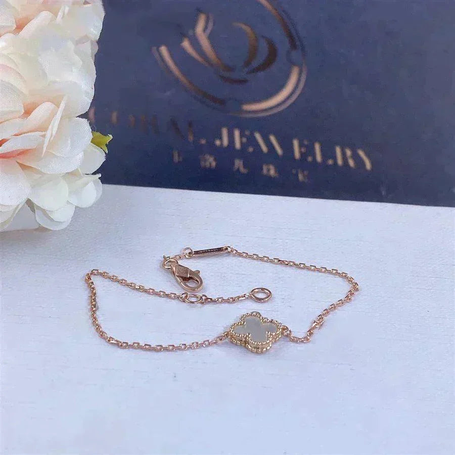 [Liorra]CLOVER WHITE MOP SINGLE FLOWER BRACELET