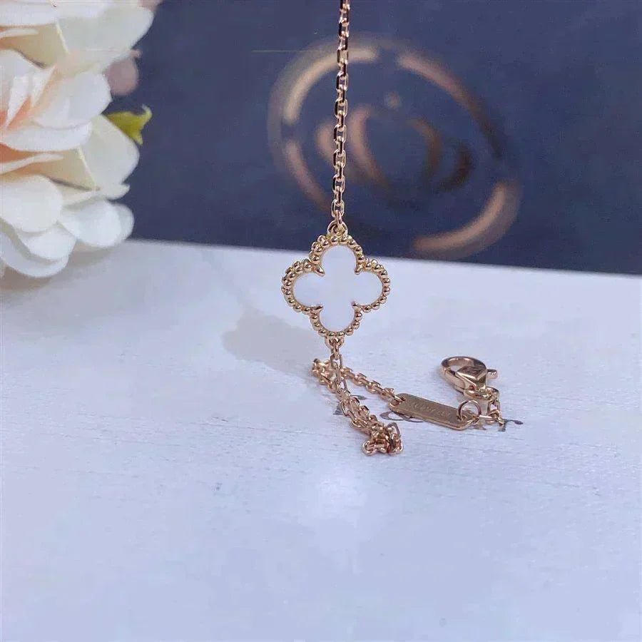 [Liorra]CLOVER WHITE MOP SINGLE FLOWER BRACELET