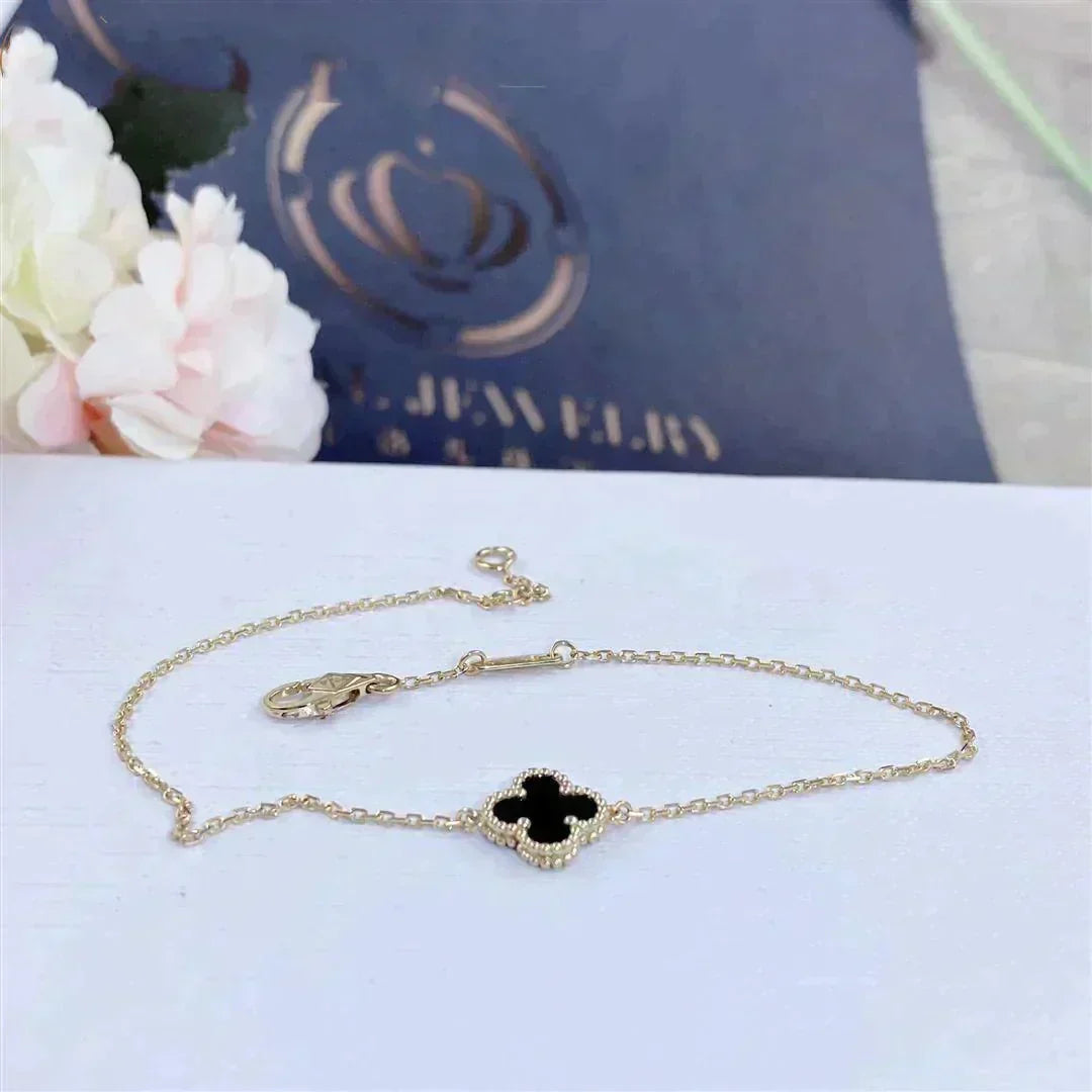 [Liorra]CLOVER ONYX SINGLE FLOWER BRACELET