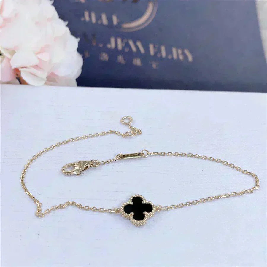 [Liorra]CLOVER ONYX SINGLE FLOWER BRACELET