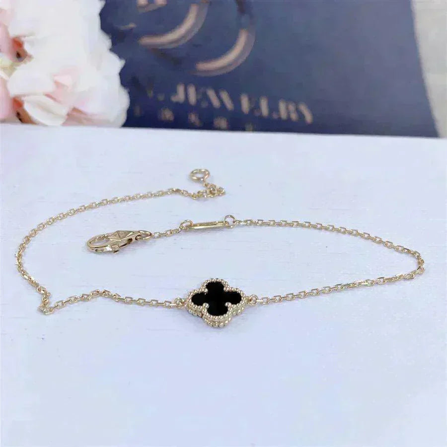 [Liorra]CLOVER ONYX SINGLE FLOWER BRACELET