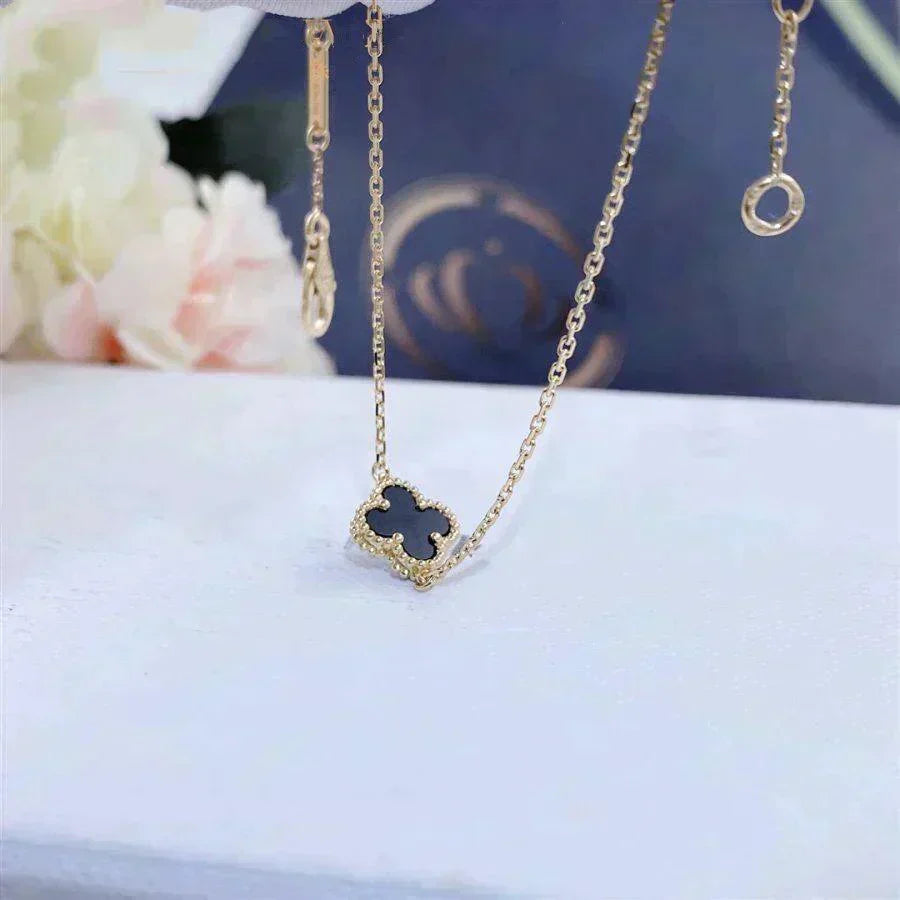 [Liorra]CLOVER ONYX SINGLE FLOWER BRACELET
