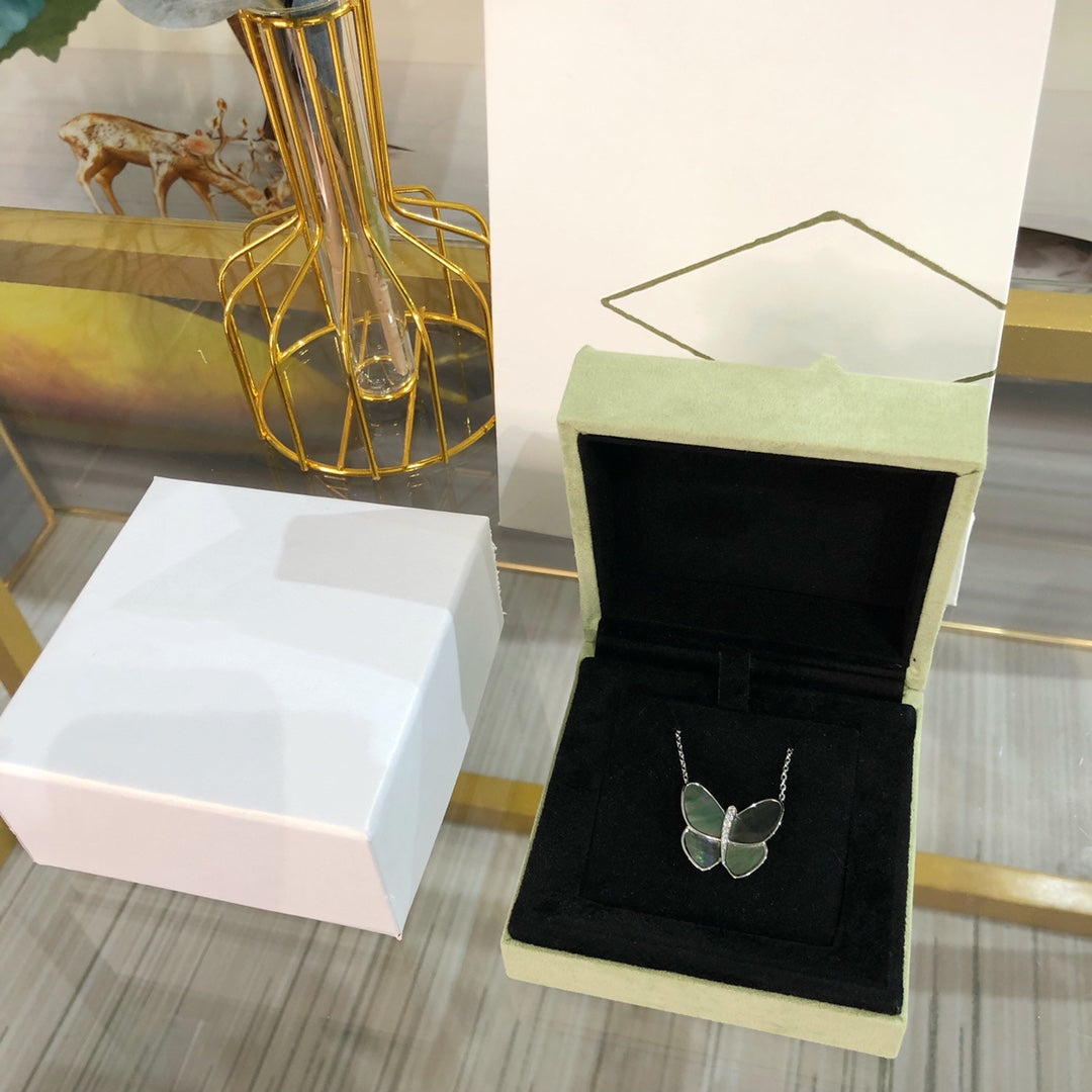 [Liorra]LARGE BUTTERFLY SILVER PENDANT DIAMOND NECKLACE