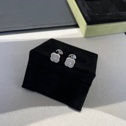 [Liorra]CLOVER MINI DIAMOND STUD EARRINGS