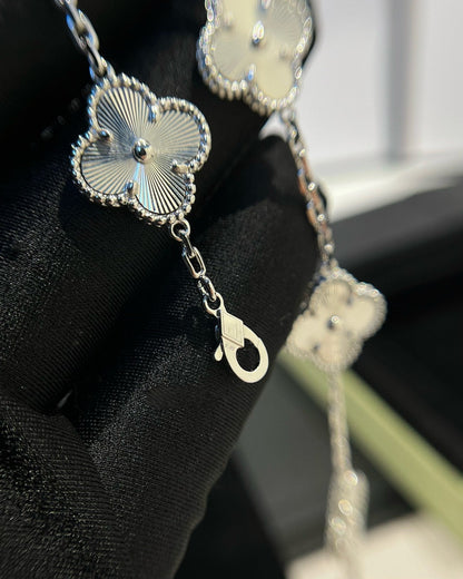 [Liorra] CLOVER 5 MOTIF LASER BRACELET COLLECTION