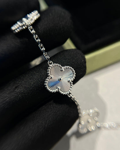 [Liorra] CLOVER 5 MOTIF LASER BRACELET COLLECTION