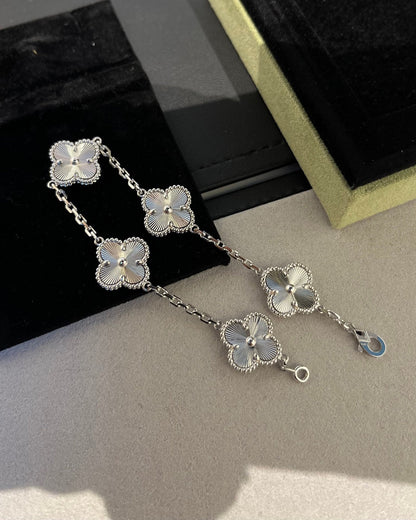 [Liorra] CLOVER 5 MOTIF LASER BRACELET COLLECTION