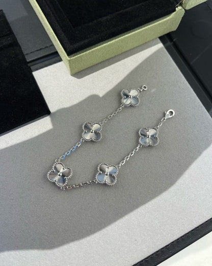 [Liorra] CLOVER 5 MOTIF LASER BRACELET COLLECTION